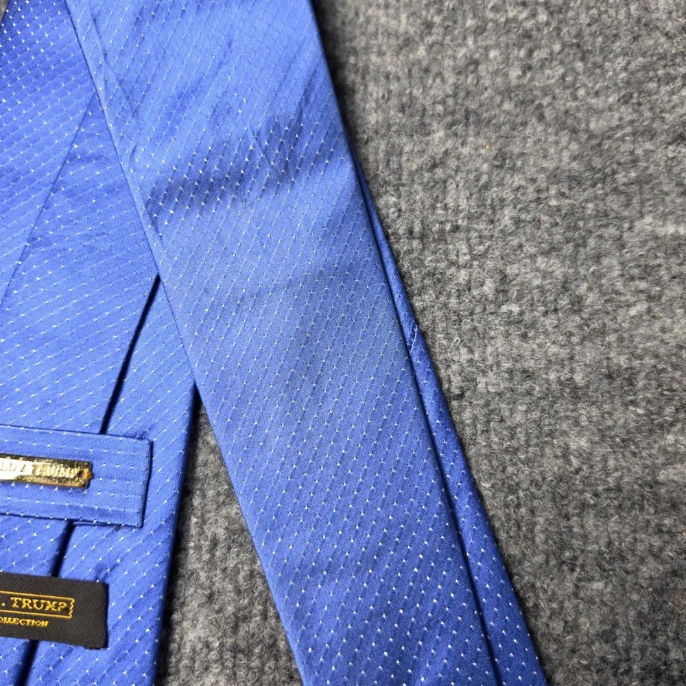Donald J Trump Signature Collection Blue Dotted 100% Silk Mens Necktie Hand Made
